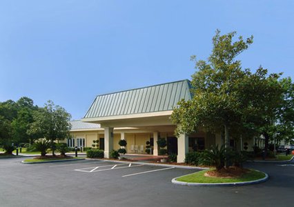 Quality Inn Savannah Midtown 01.[1]